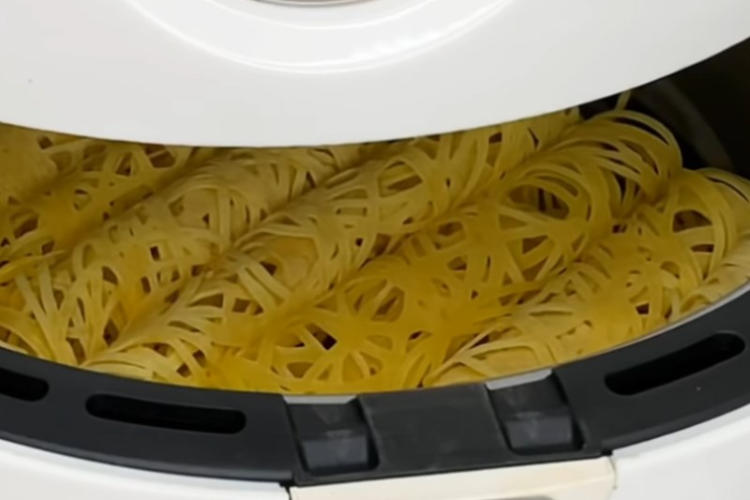 Bật mí cách làm bánh trứng cuộn đơn giản, dễ làm với nguyên liệu quen thuộc trong căn bếp nhỏ - hình 5