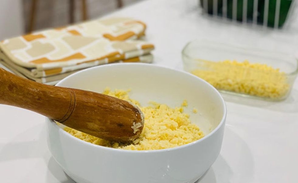 Giã nhuyễn đậu