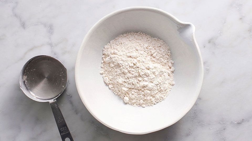 Bột chiên giòn có màu trắng hoặc vàng tuỳ loại