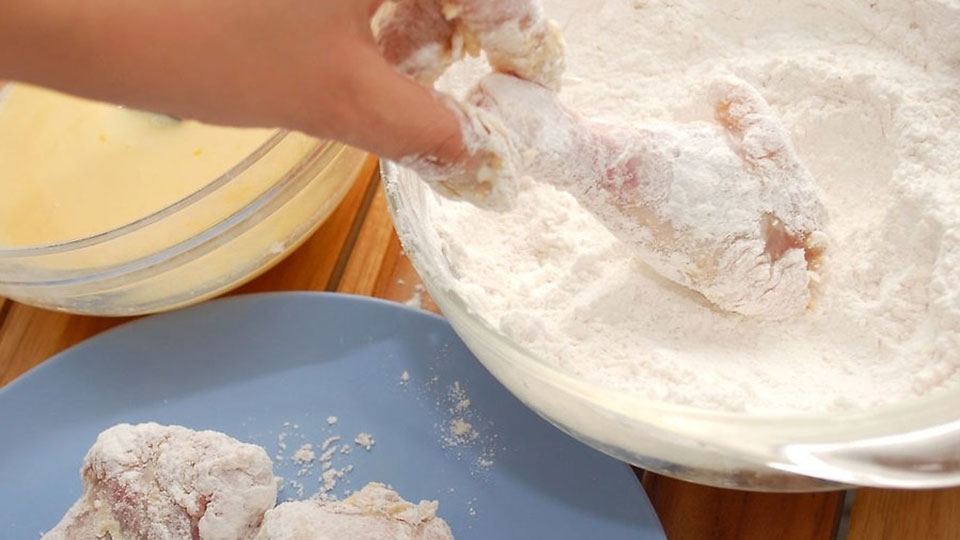 Áo bột chiên giòn khô lên thực phẩm