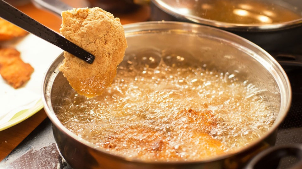 Lưu ý chiên thực phẩm áo bột chiên giòn với lửa vừa