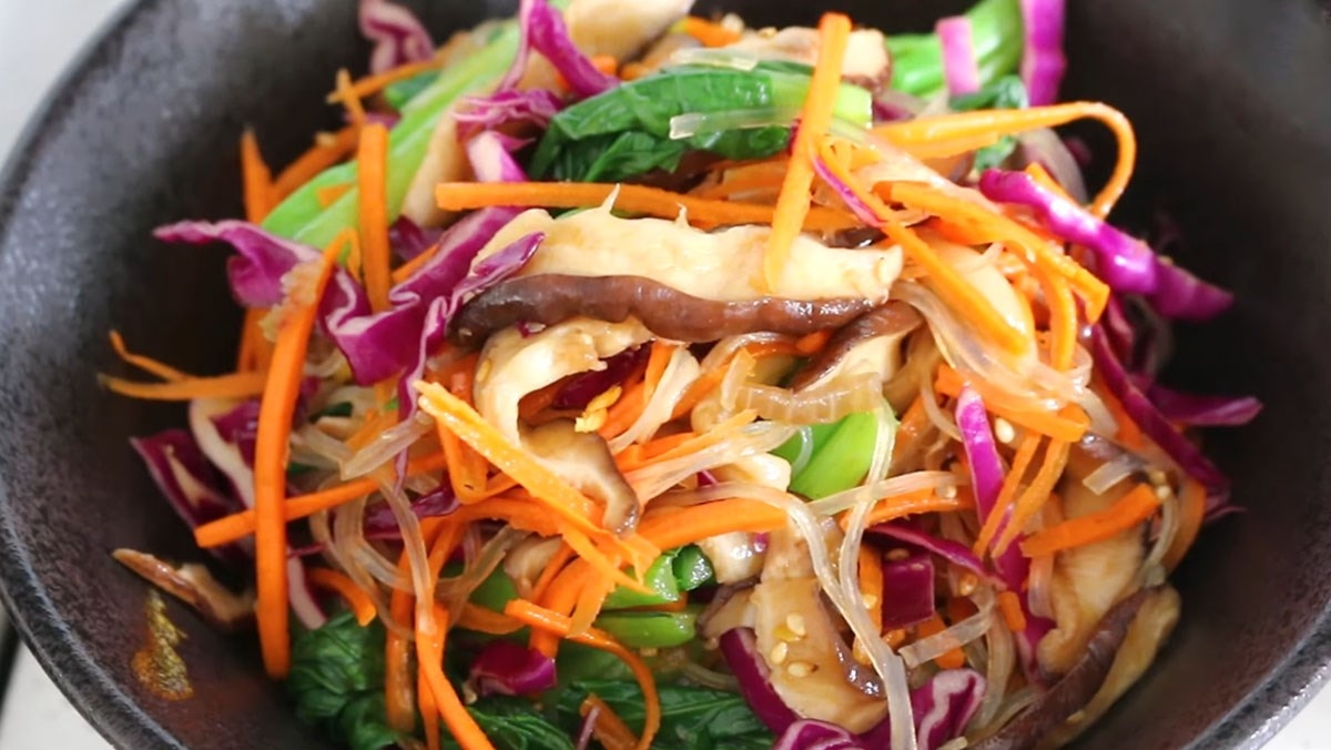 Món miến dong trộn rau củ đơn giản, dễ làm nhưng vị ngon khó cưỡng