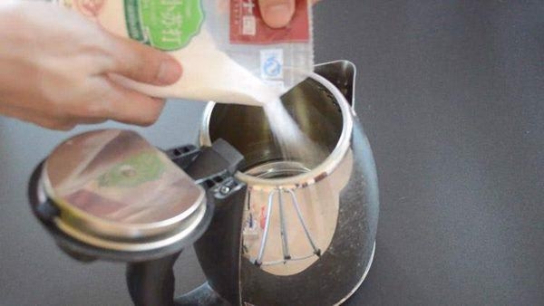 Sử dụng ấm siêu tốc bị gỉ sét và đóng cặn có gây hại cho sức khỏe hay không? - Hình 2