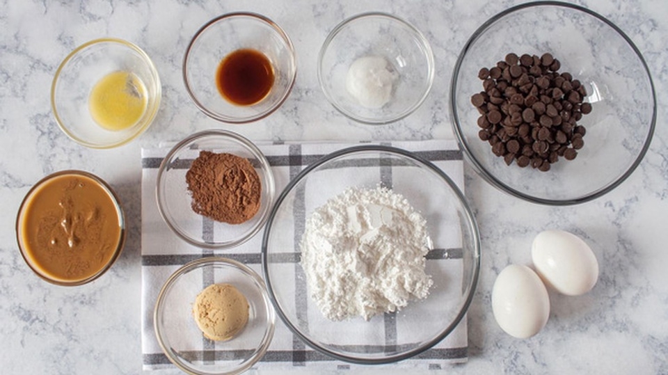Chuẩn bị nguyên liệu làm bánh cookies