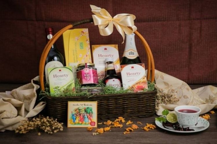 Gợi ý mẫu giỏ quà Tết sang trọng, lịch sự 2