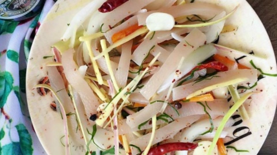 Da heo ngâm chua ngọt