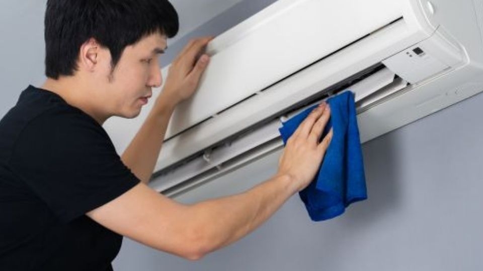 Cách vệ sinh máy lạnh Casper không cần thao tác trực tiếp