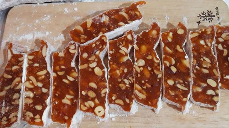 Bánh chè lam được làm từ nhiều nguyên liệu truyền thống