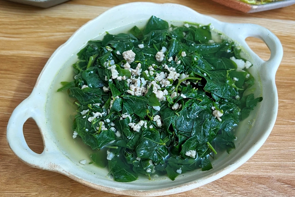 Canh thịt băm rau ngót.