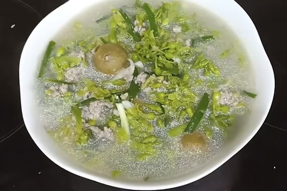 Canh thịt băm hoa thiên lý.