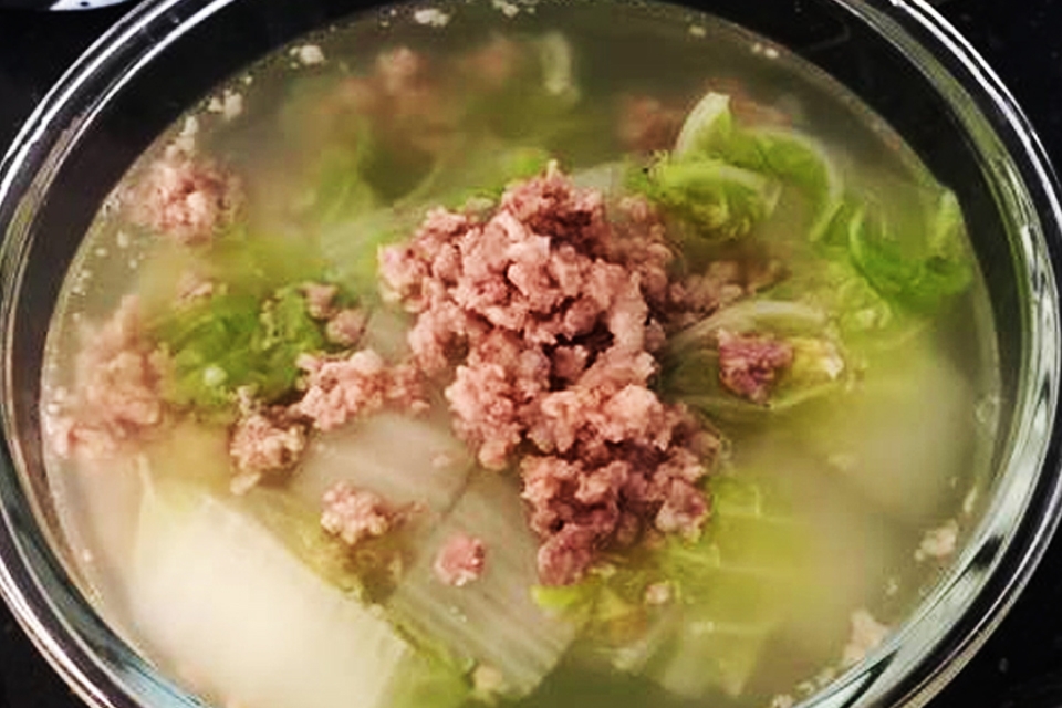 Canh thịt băm cải thảo.