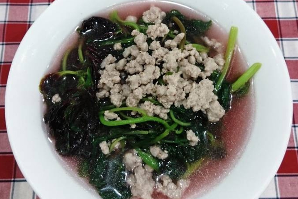 Canh thịt băm rau dền.