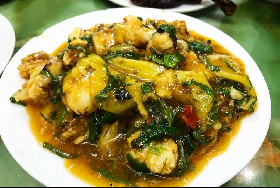 Hàu xào lá lốt có mùi vị đặc trưng của lá lốt