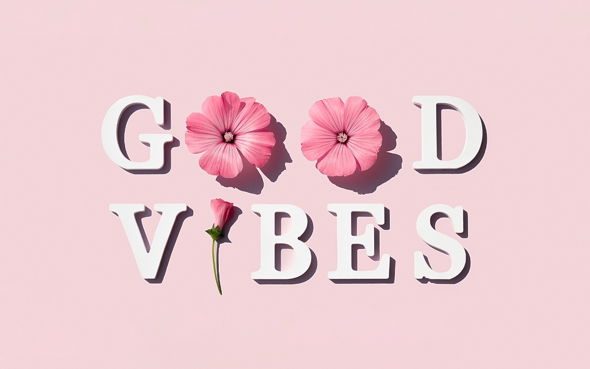 Tại sao hình nền cute có chữ lại phổ biến?