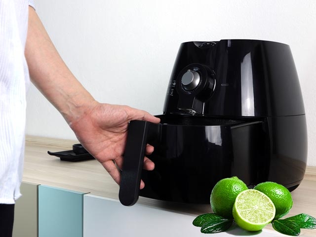 Hướng dẫn cách khử mùi nhựa lúc mới mua và vệ sinh nồi chiên không dầu sau khi dùng - Hình 4