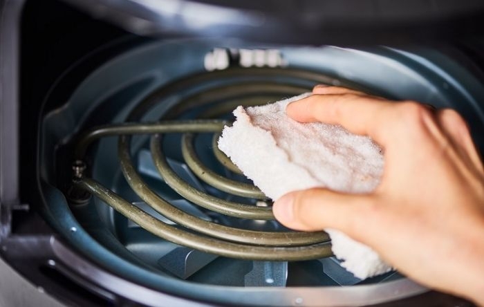 Hướng dẫn cách khử mùi nhựa lúc mới mua và vệ sinh nồi chiên không dầu sau khi dùng - Hình 6