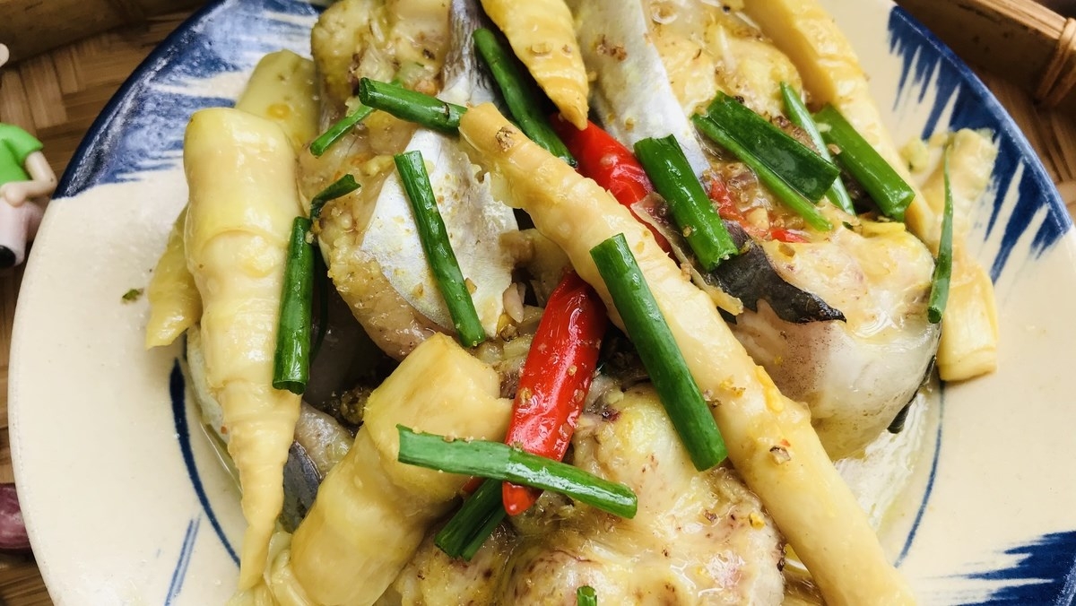 Cá hú kho măng