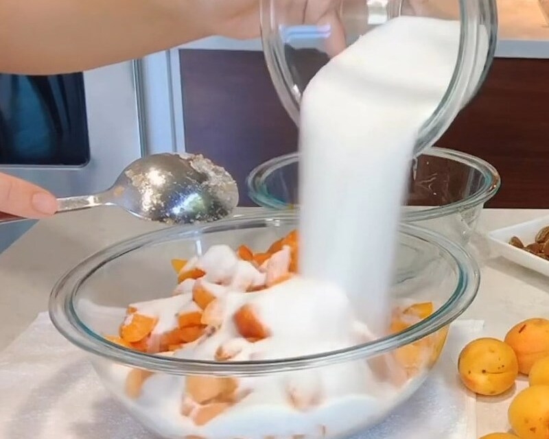 Trộn mơ với đường