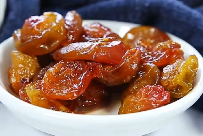 Món mứt mơ ngào đường ngọt dịu, chua thanh quyện cùng mùi thơm thoang thoảng