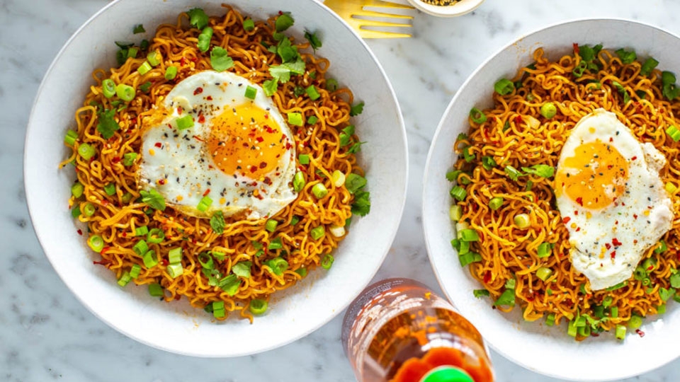 Mì xào trứng là món ăn siêu ngon và dễ làm