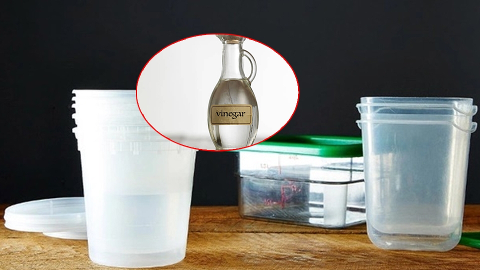Khử mùi hộp nhựa bằng giấm.