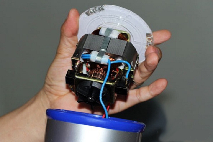 máy xay sinh tố có mùi khét 2