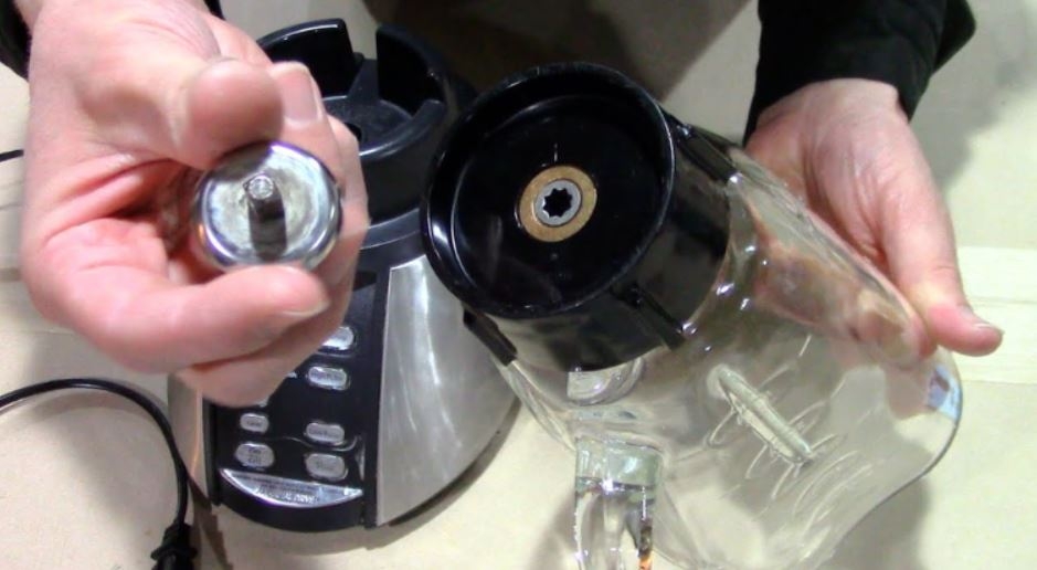 máy xay sinh tố có mùi khét 4