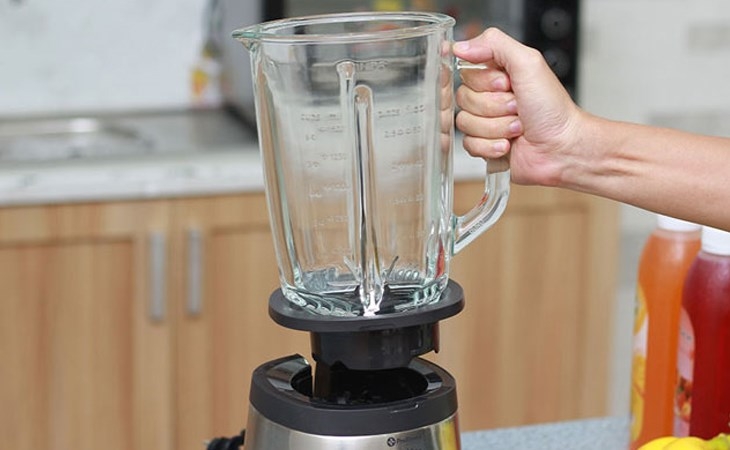 máy xay sinh tố có mùi khét 6