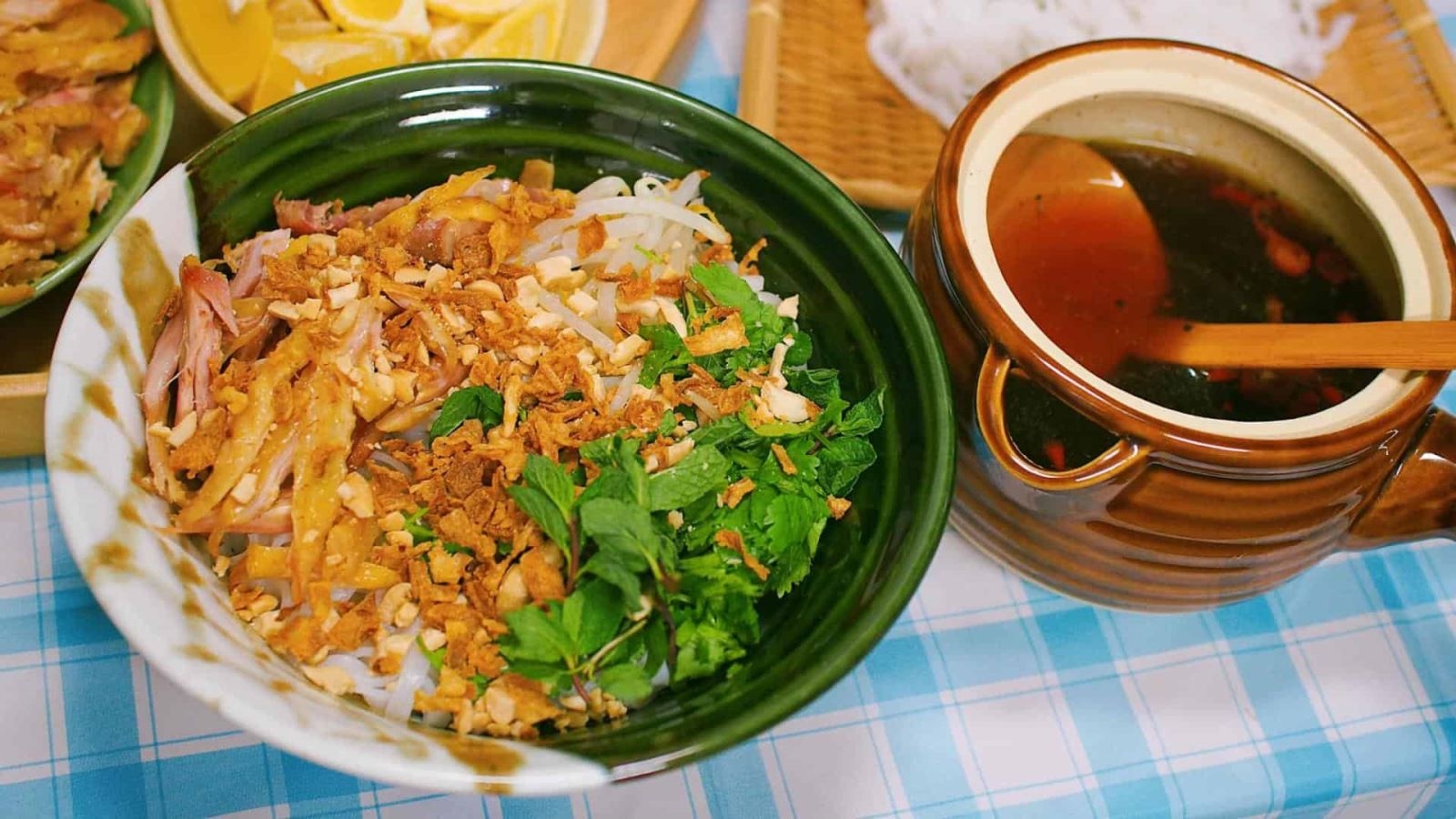 Cách làm phở trộn chua chua ngọt ngọt cực bắt miệng với các nguyên liệu đơn giản 5