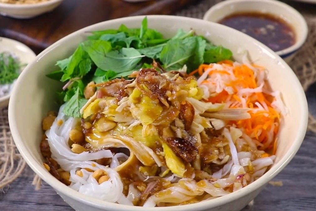 Cách làm phở trộn chua chua ngọt ngọt cực bắt miệng với các nguyên liệu đơn giản 6
