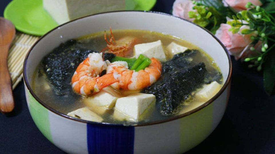 Canh rong biển nấu tôm