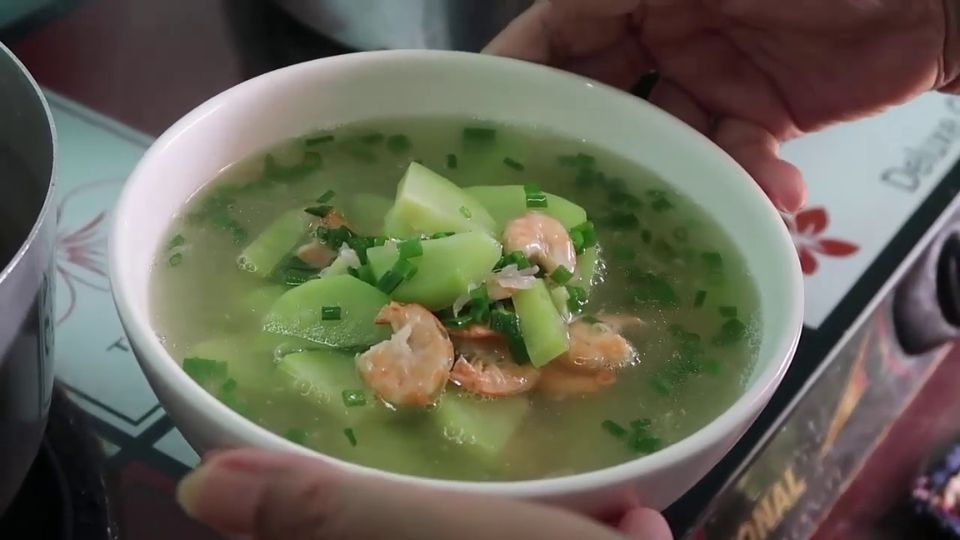 Canh su su nấu tôm