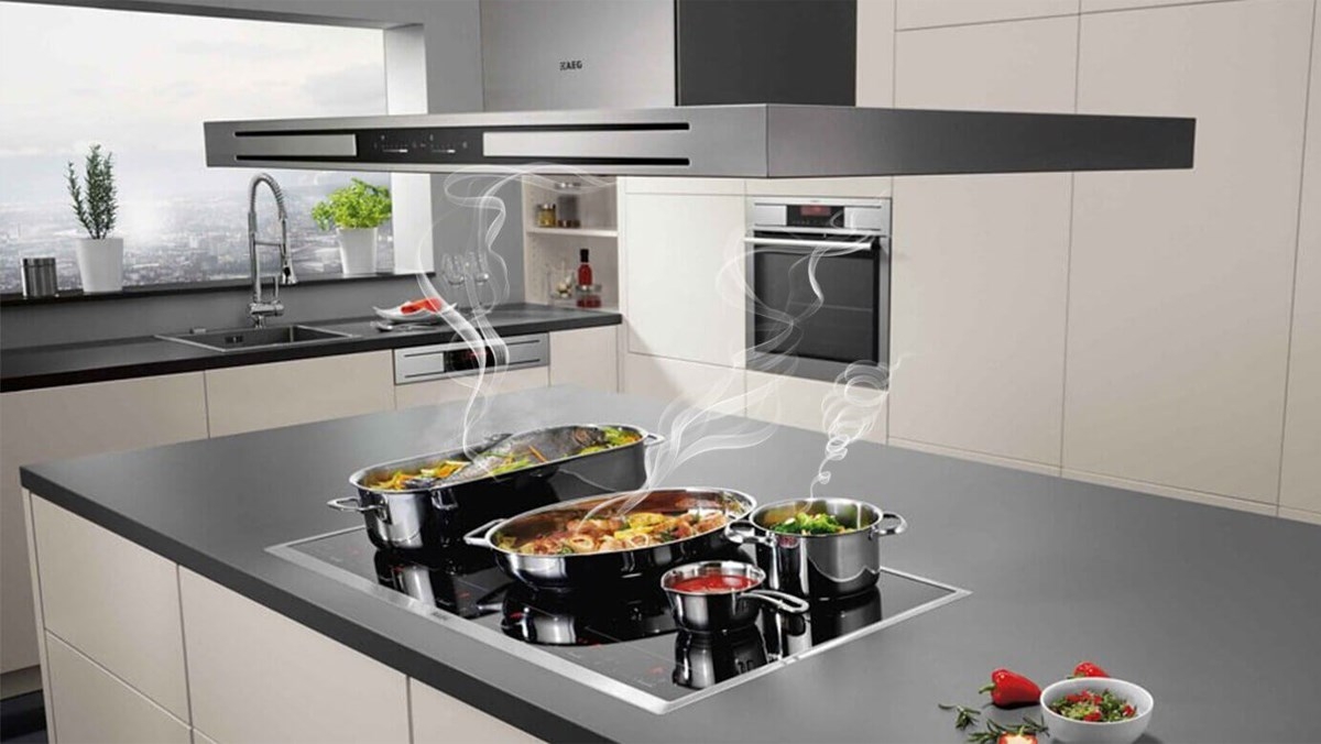 Dùng máy hút mùi giúp làm giảm độ ẩm trong nhà