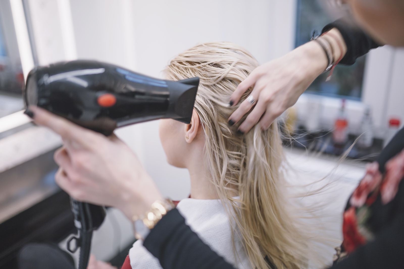 khi nào cần thay máy sấy tóc mới 3