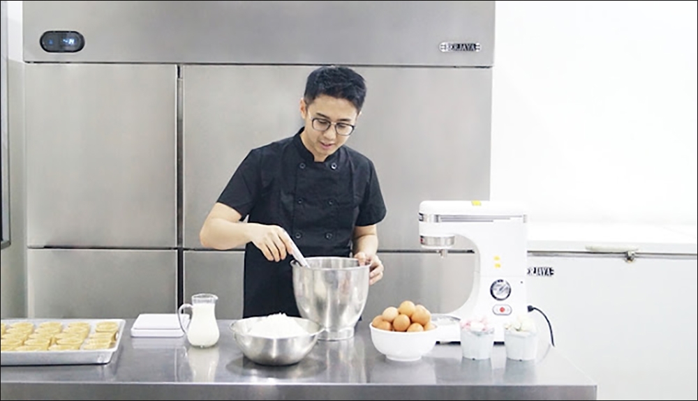 Cách sử dụng máy đánh trứng để bàn