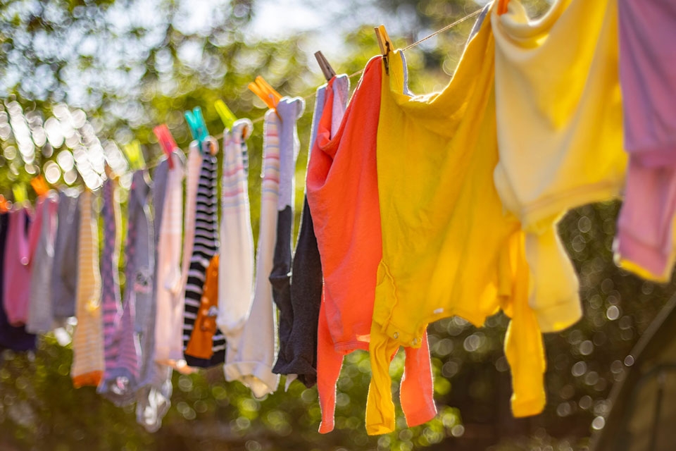 Phơi quần áo ngoài trời - Ảnh 01