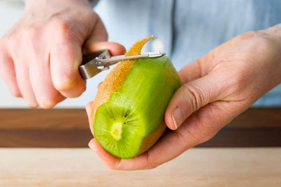 Sơ chế kiwi