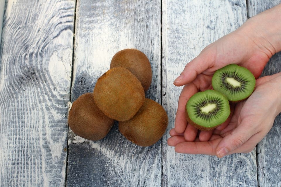 Cách chọn mua kiwi ngon
