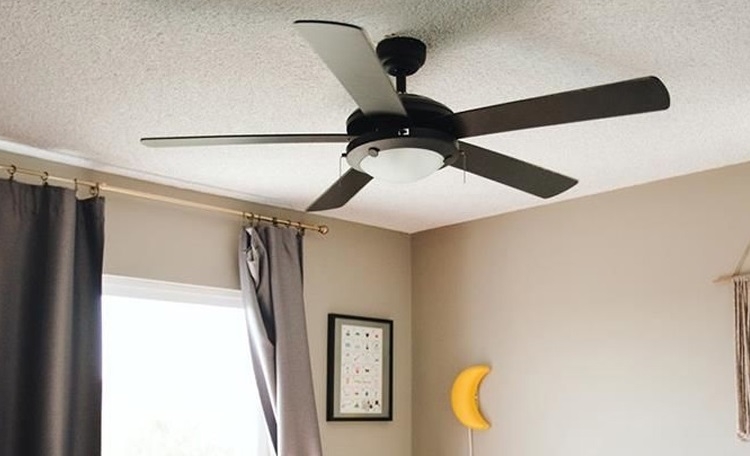 Quạt trần là loại quạt được lắp đặt trên trần nhà