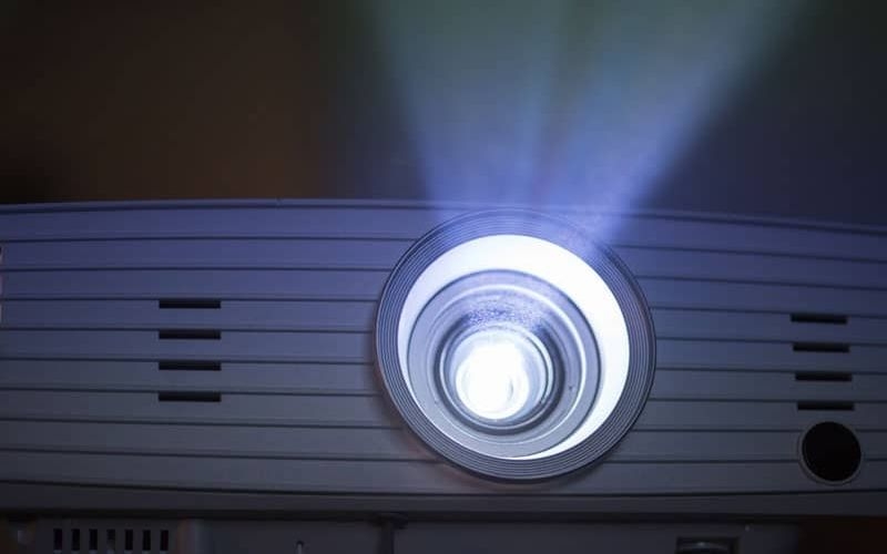 Xem máy chiếu có hại mắt không? Hướng dẫn cách sử dụng máy chiếu an toàn cho mắt - Hình 2