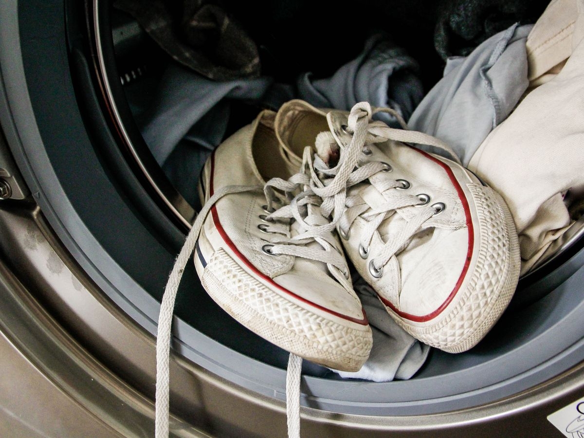 Sấy giày bằng máy sấy quần áo 1