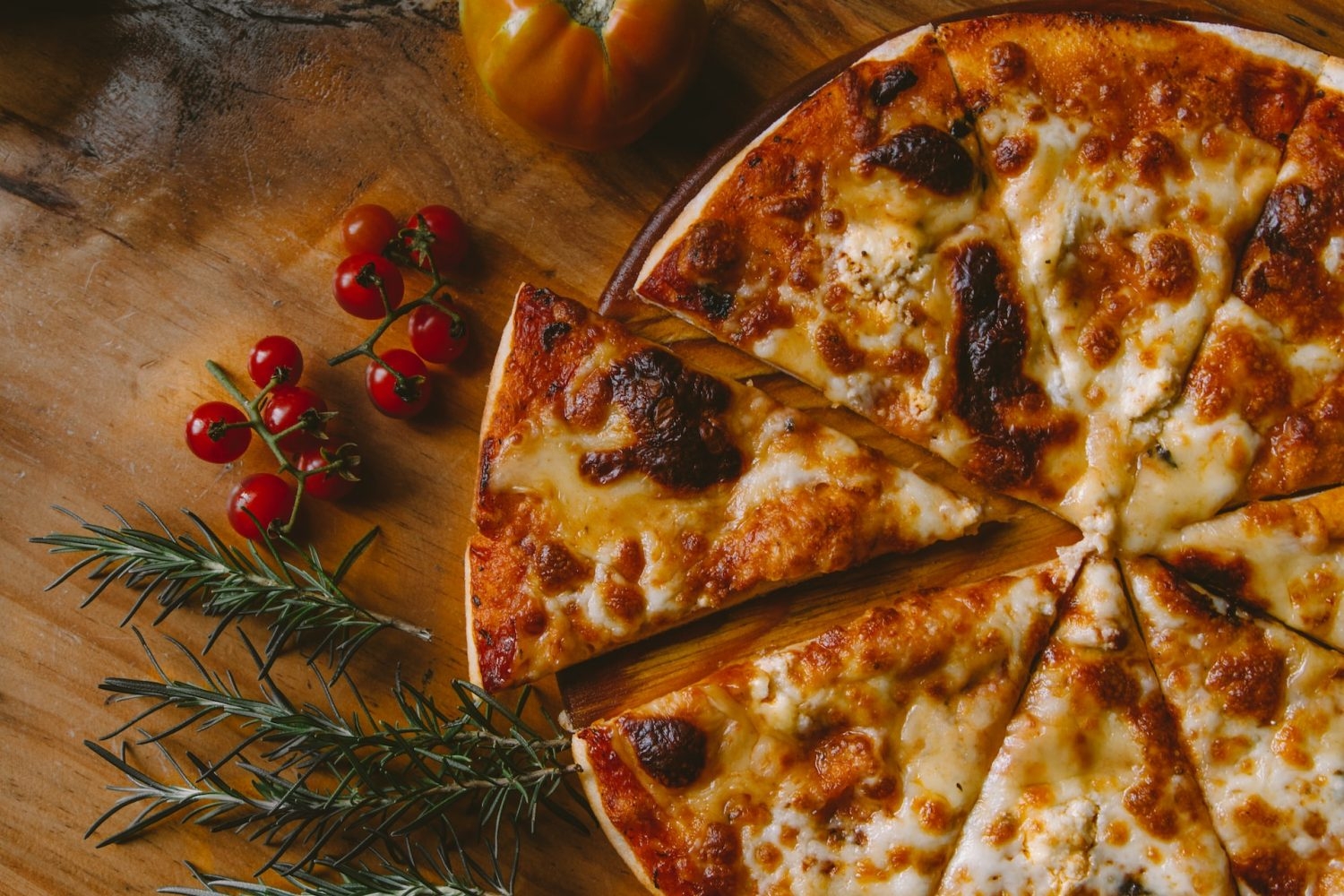 Một miếng Pizza bao nhiêu calo? Ăn pizza thường xuyên có gây tăng cân hay không? 5