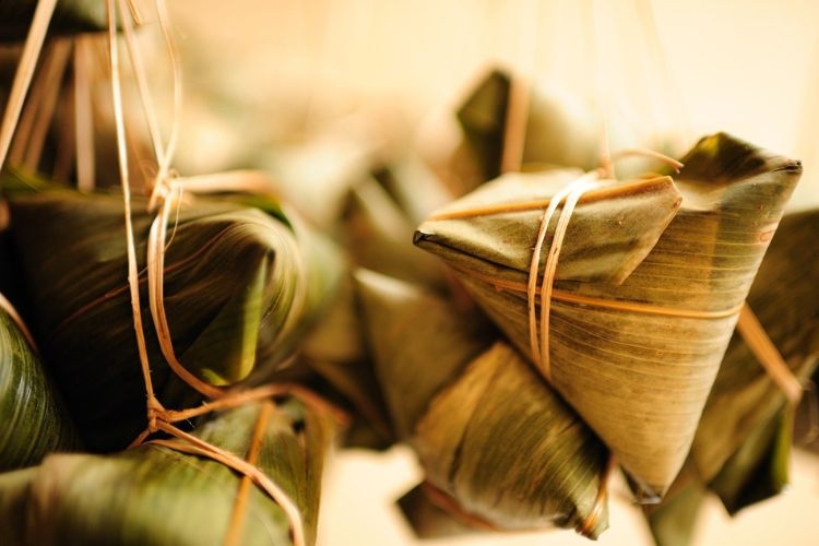 Bánh tro sau khi luộc thì treo lên chỗ thoáng mát