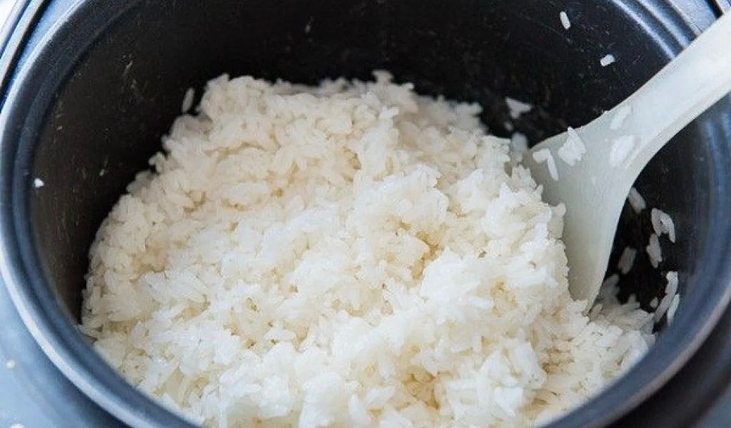Chế độ hâm nóng nồi cơm điện có tốn điện không? Mẹo nấu và bảo cơm thừa qua đêm 1