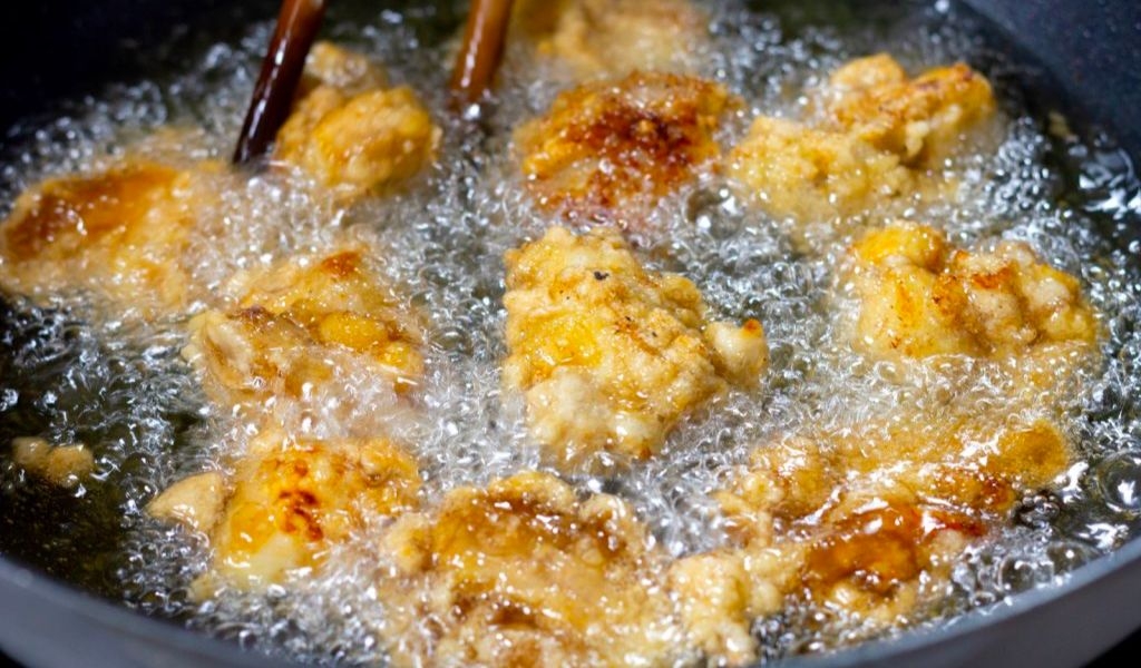 Hướng dẫn làm gà sốt mật ong đậm đà, đơn giản bằng chảo và nồi chiên không dầu 3