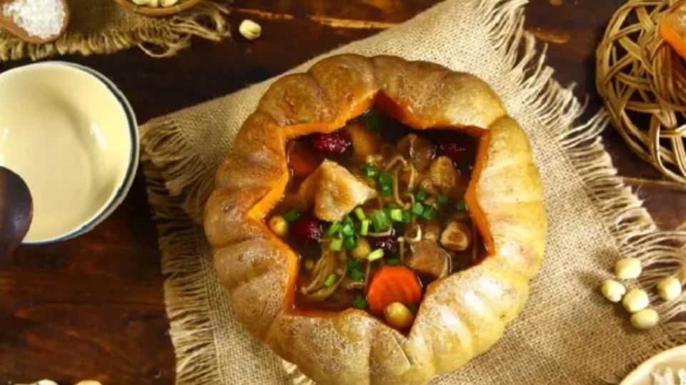 Gà ác hầm bí đỏ
