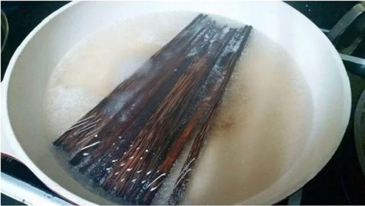 Tránh ngâm đũa gỗ lâu trong nước
