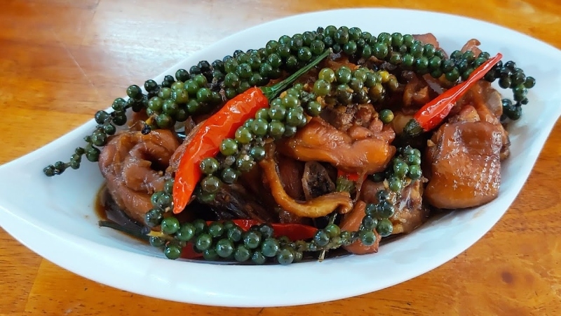 Gà kho tiêu hình 8