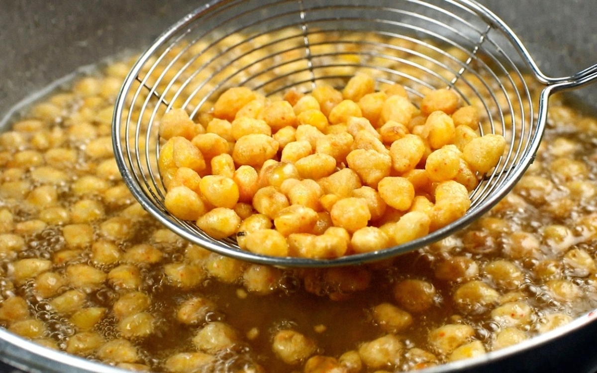 Bước 3: Chiên ngô