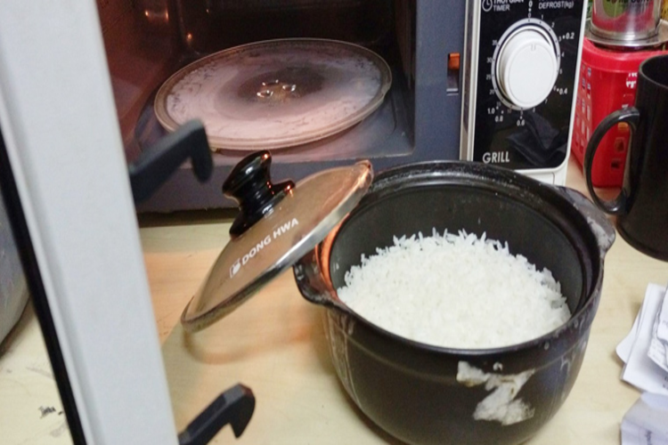 Chỉ một số nồi đất là an toàn khi dùng trong lò vi sóng